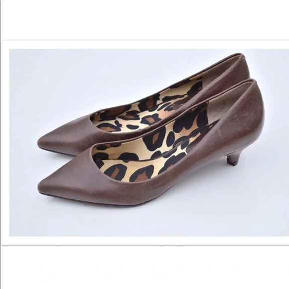 Jessica Simpson low heels - Picture 2 of 8